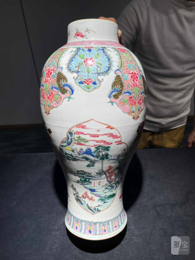 清雍正 粉彩花卉开光山水纹盖瓶一对 - 图5